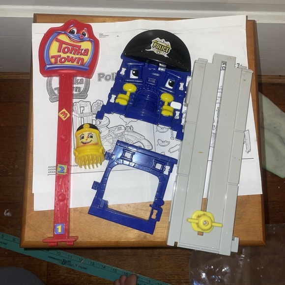 Tonka Town Police Station Stan Pieces - Picture 1 of 1
